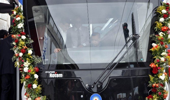 Cumhurbaşkanı Erdoğan Tramvay Kullandı