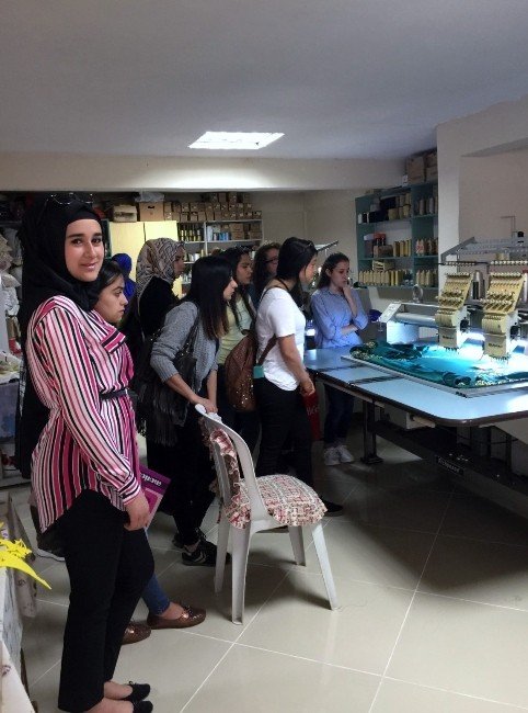 Gediz MYO Moda Tasarım Programı Öğrencileri Dikiş-nakış Atölyelerine Teknik Gezi Yaptı