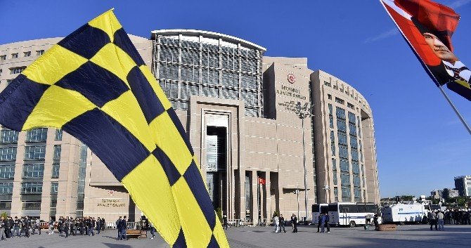 Fenerbahçe Yönetimi Ve Taraftarlar Çağlayan Adliyesinde