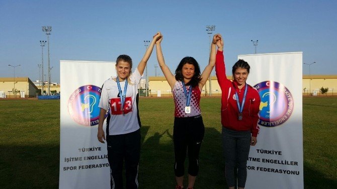 Aydınlı Aysun, İşitme Engelliler Türkiye Atletizm Şampiyonasına Damga Vurdu