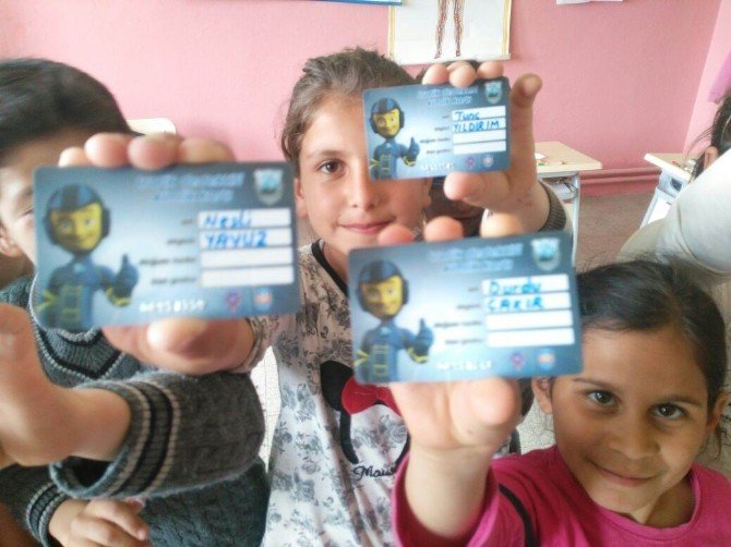 Köy Okulu Öğrencileri Trafik Dedektifi Oldu
