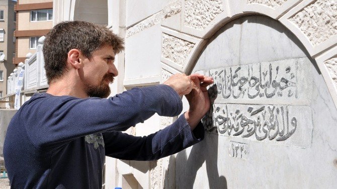 Silinmeye Yüz Tutmuş Çeşme Kitabesi Gün Yüzüne Çıkıyor