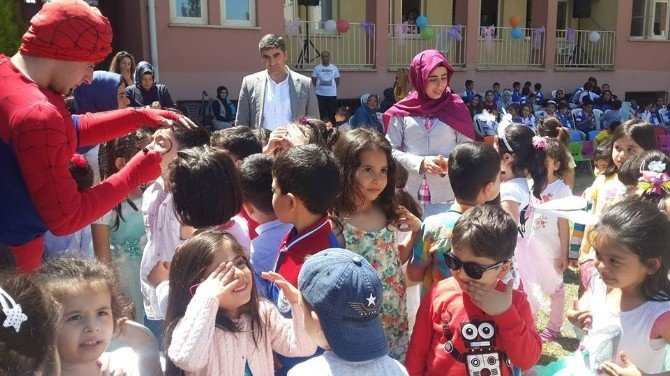 Viranşehir De Hadi Kutlu Lisesinde 23 Nisan Kutlaması