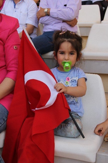 Mersin’de Çocuklar Bayramlarını Coşkuyla Kutladı
