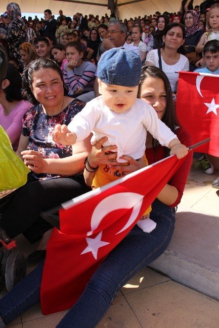 Mersin’de Çocuklar Bayramlarını Coşkuyla Kutladı