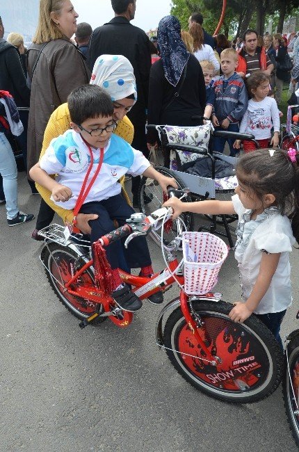 Spastik Engelli Çocuk İlk Kez Bisiklete Bindi