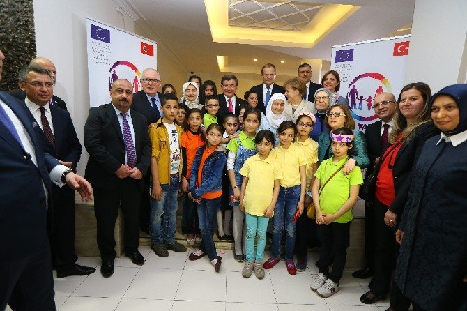 Başbakan Davutoğlu, Merkel’le Birlikte Gaziantep Aile Ve Çocuk Merkezinin Açılışını Gerçekleştirdi
