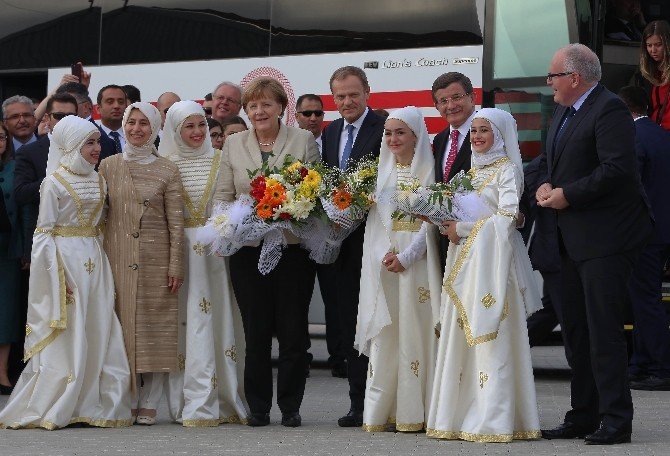 Başbakan Davutoğlu Ve Avrupalı Liderler, Nizip’te Suriyelilerle Buluştu
