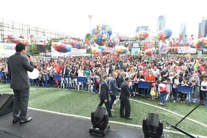 Beşiktaş’ta Çocukların Üzerine 10 Bin Top Ve Balon Yağdı