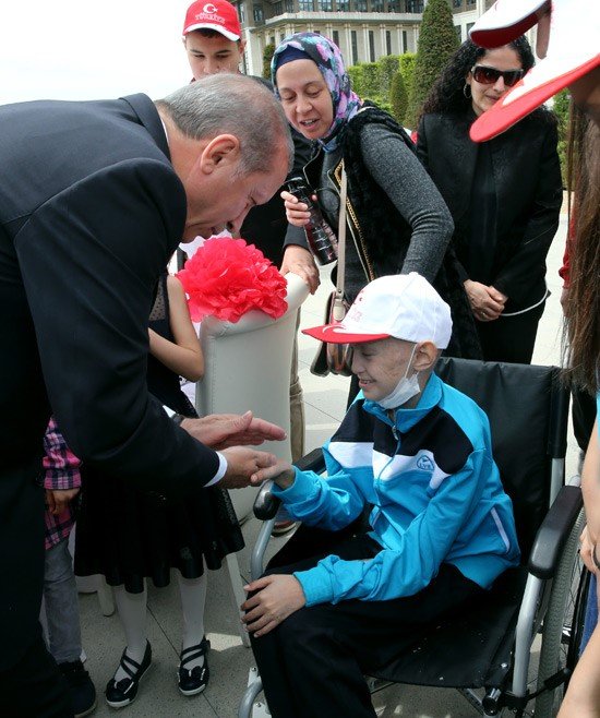 Cumhurbaşkanı Erdoğan, Beştepe çocukları ağırladı