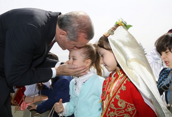 Cumhurbaşkanı Erdoğan, Beştepe çocukları ağırladı