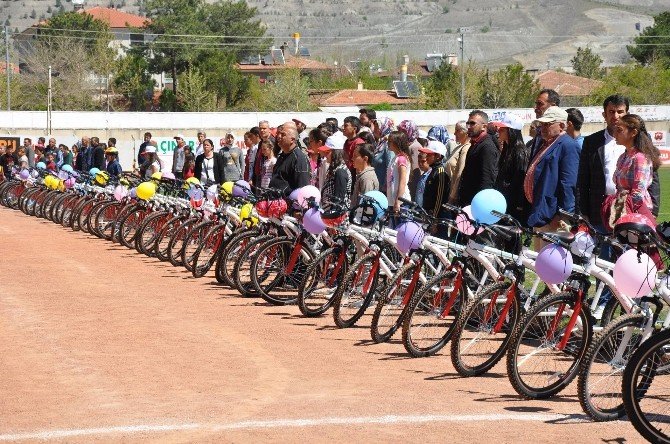 Erzincan’da 215 Öğrenciye Bisiklet Dağıtıldı