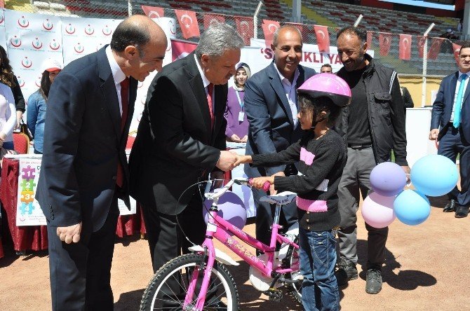 Erzincan’da 215 Öğrenciye Bisiklet Dağıtıldı