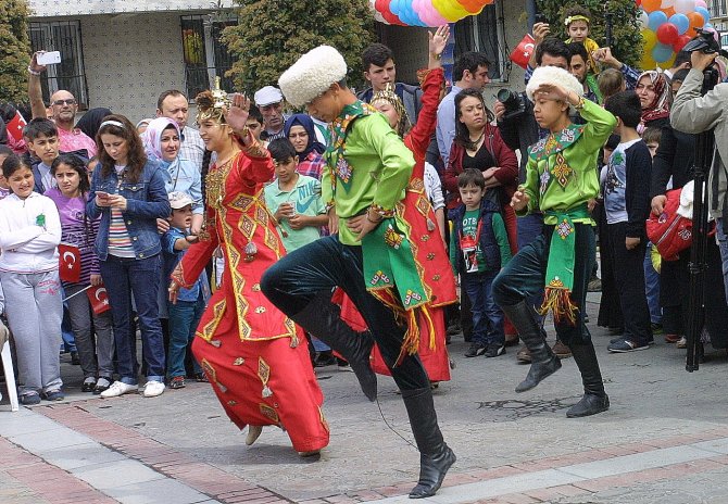 Esenler'de renkli 23 Nisan kutlaması