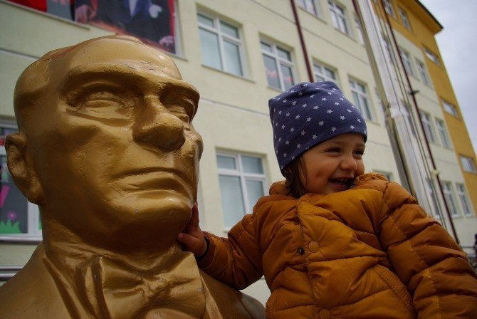 2 Yaşındaki Çocuğun Atatürk Sevgisi