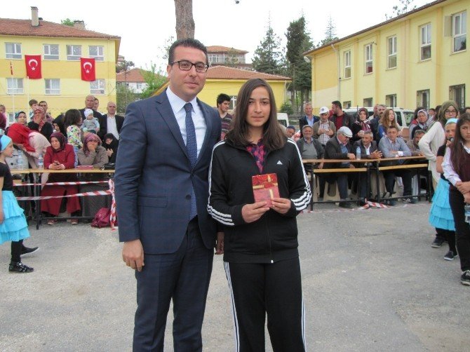 Masa Tenisi Türkiye Şampiyonu Öğrenci Ödüllendirildi