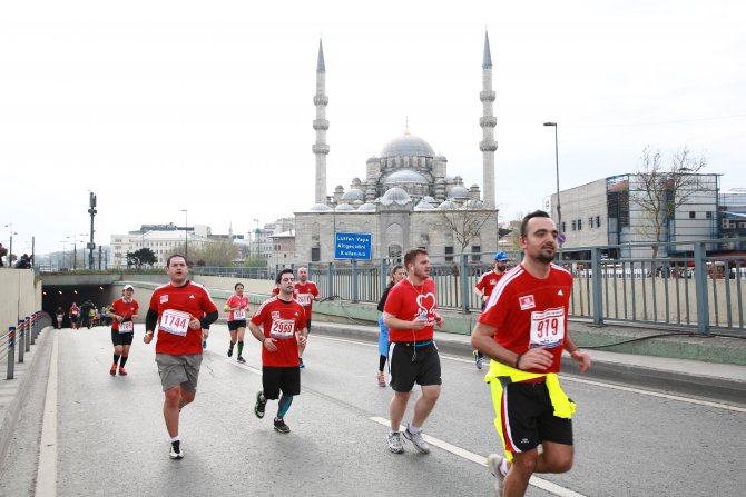 Vodafone İstanbul Yarı Maratonu yarın dünya rekoru için koşulacak