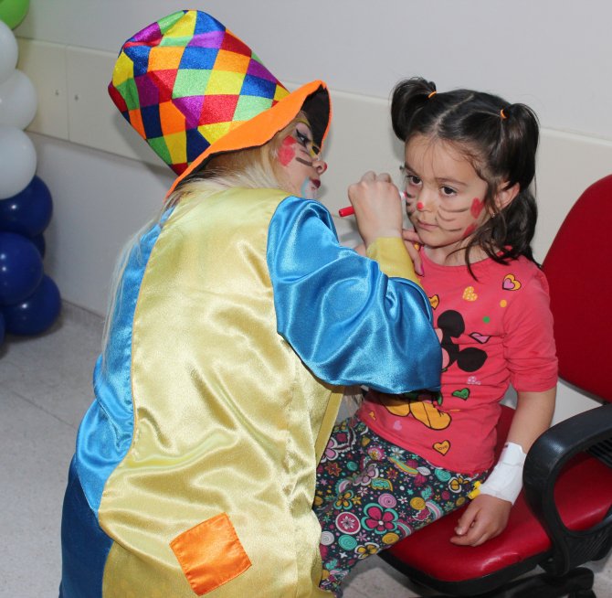 Meram Tıp Fakültesi’nde tedavi gören çocuklar bayramlarını kutladı