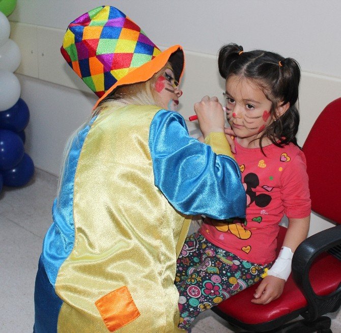 Meram Tıp Fakültesindeki Hasta Çocuklar Bayramlarını Kutladı