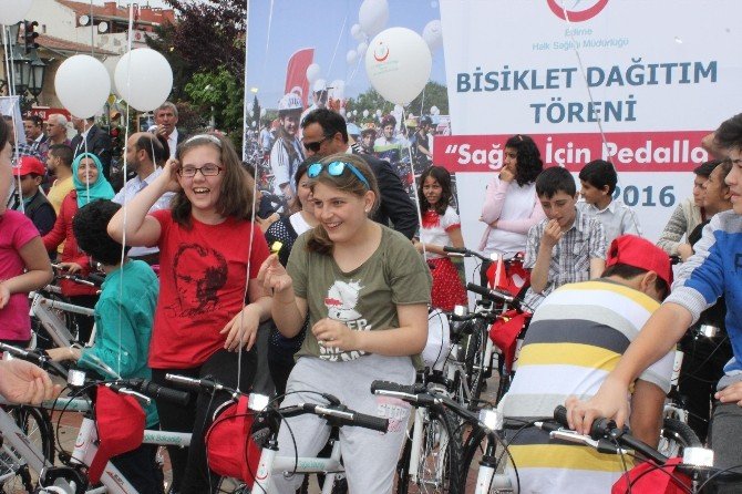 Edirne’de Öğrencilere 500 Bisiklet Dağıtıldı