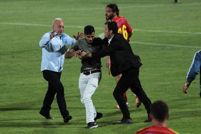 Adana Demirspor-alima Yeni Malatyaspor Maçının Ardından Saha Karıştı
