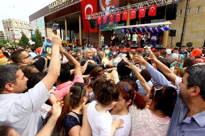 Seyhan Belediyesi’nin 23 Nisan Etkinliğine Binlerce Çocuk Katıldı