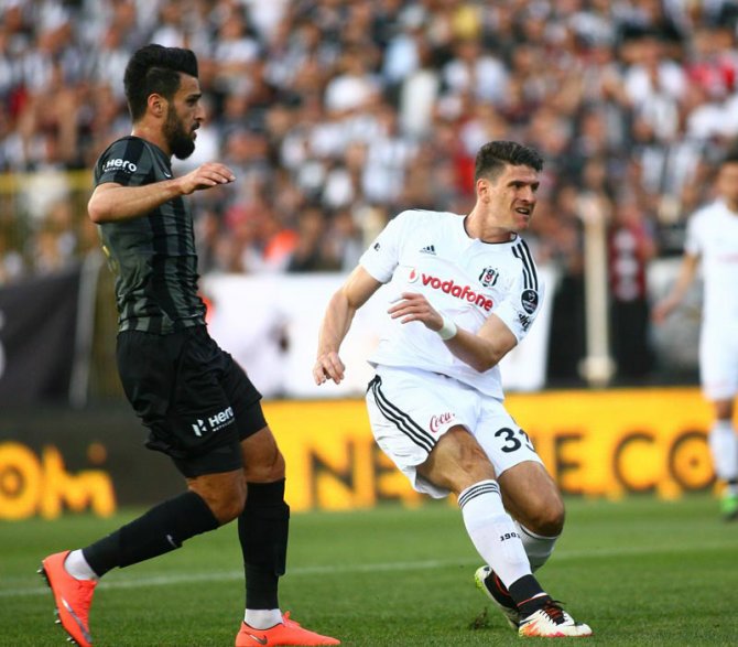 Akhisar Belediyespor: 1 - Beşiktaş: 1 (İlk yarı)