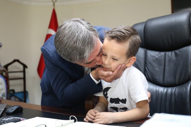 Başkan Şirin, Makamını Zeynepsu Ve Emir’e Teslim Etti