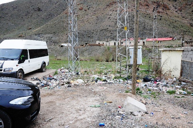 Kapıköy Sınır Kapısı Çöplüğe Döndü