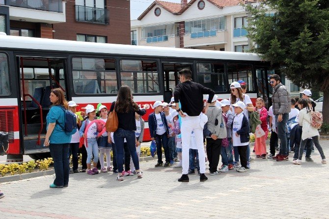 Turmepa, Deniz Görmemiş İstanbullu Çocukları Yalova’ya Getirdi