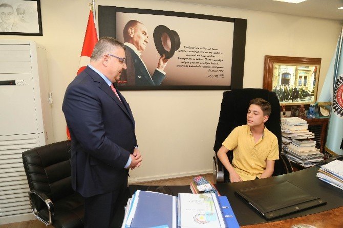 Kırklareli Belediye Başkanı Kesimoğlu, Makam Koltuğunu Çocuklara Bıraktı