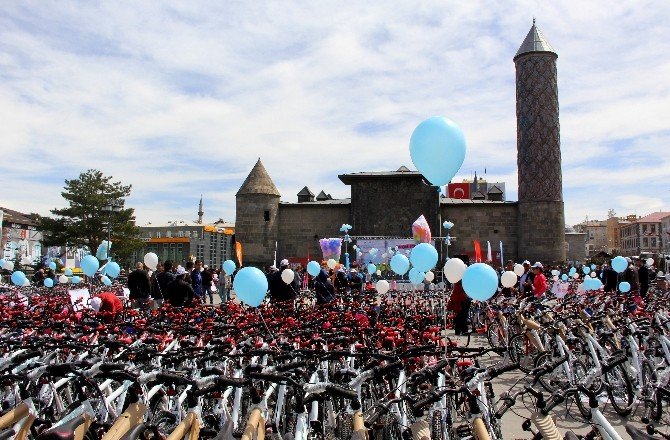 Erzurum’da Öğrencilere 947 Adet Bisiklet Dağıtıldı