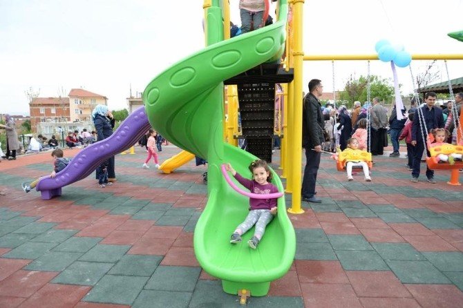Bilecik Belediyesi’nin 23 Nisan Armağanı 12 Park Hizmete Açıldı