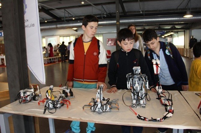 Çocuklar 23 Nisan’da Robotlarla Tanıştı