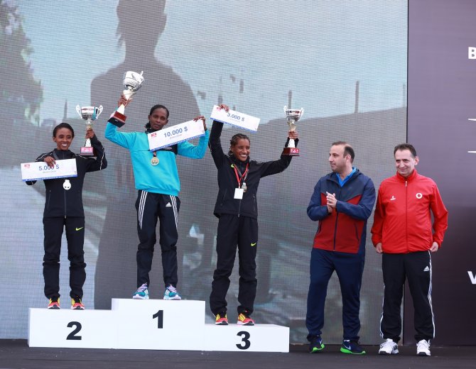 Vodafone İstanbul Yarı Maratonu’nu milli atlet Ali Kaya kazandı