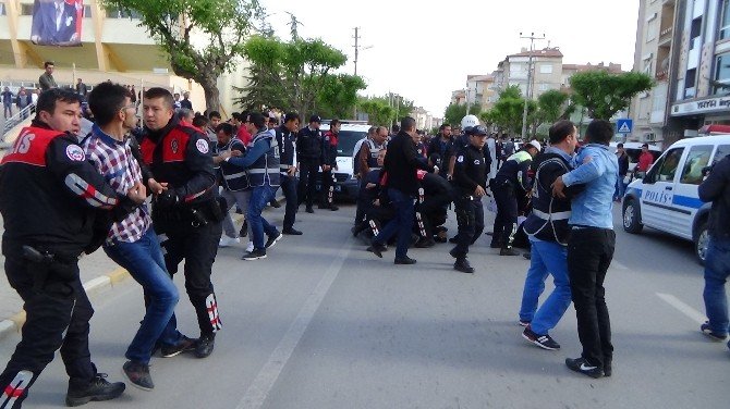 Maçtaki Taraftar Kavgasını Polis Önledi