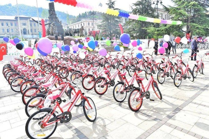 Kastamonu’da Öğrencilere 500 Adet Bisiklet Dağıtıldı