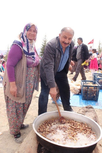 Ulukışla’nın Hasangazi Ve İlhan Köyleri Yağmur Duasına Çıktı