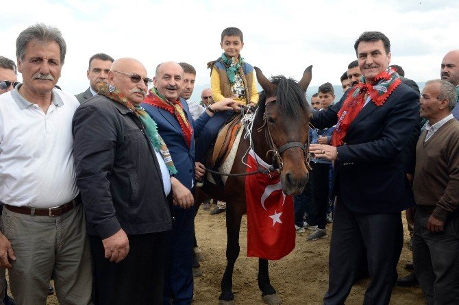 Bursa’da Rahvan AT Yarışları Nefes Kesti