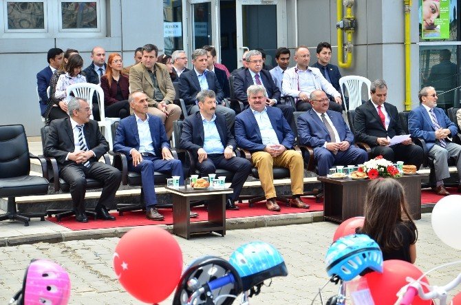 Sağlık Bakanlığı Zonguldak’ta 116 Öğrenciye Bisiklet Hediye Etti