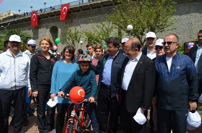 Trabzon’da Bisiklet Dağıtımı