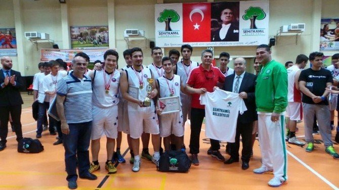 GKV Spor Kulübü Genç Erkek Basketbol Bahra Kupası Şampiyonu