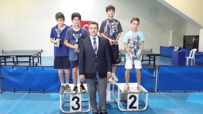 İlk Ve Ortaokul Öğrencileri Ferdi Masa Tenisi Turnuvası
