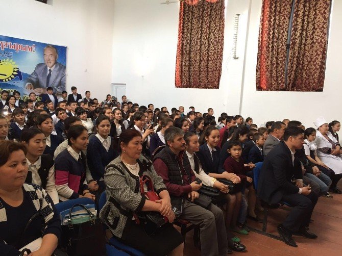 Ahmet Yesevi Üniversitesi Ve Erciyes Üniversitesinden Türkistanlı Çocuklara 23 Nisan Sürprizi