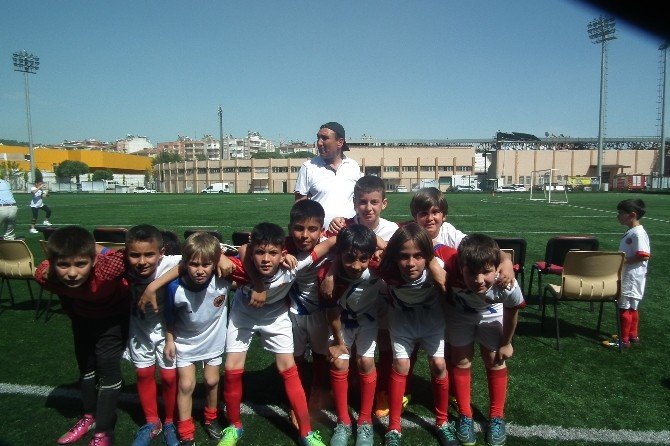 Efeler’de İlkokullar Arası Futbol Turnuvası Sona Erdi