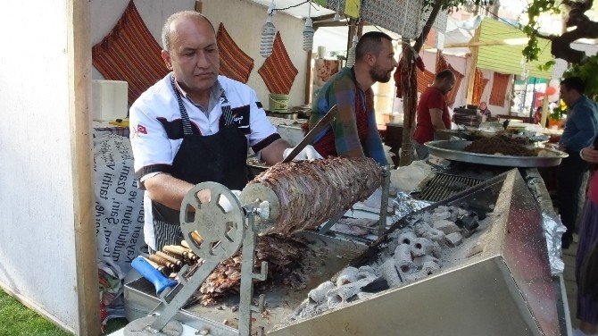 Burhaniye’de Erzurum Cağ Kebabına Yoğun İlgi