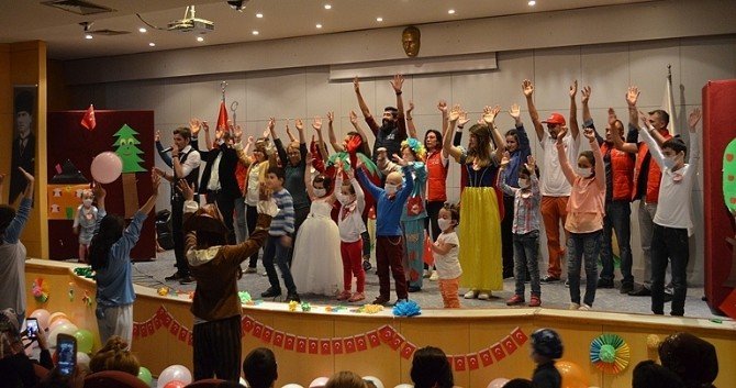 ESOGÜ’de Tedavi Gören Çocuklar İçin 23 Nisan Kutlaması Düzenlendi