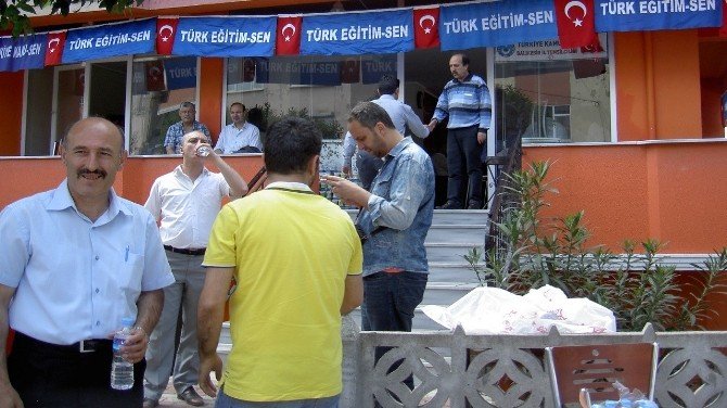 Türk Eğitim Sen Şehitlere Mevlit Okuttu