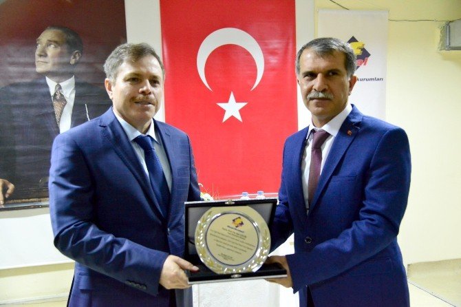 Rektör Çelik, Özel Uşak Final Temel Lisesi Kariyer Günlerine Katıldı