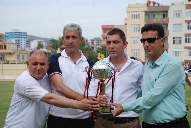 Şampiyon Medcem Silifke Belediyespor Kupa Sevincini Taraftarlarıyla Paylaştı